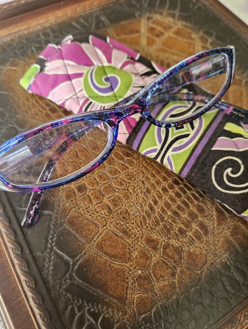 Vera Bradley Readers & Glass Case ( Boysenberry & Purple Punch)